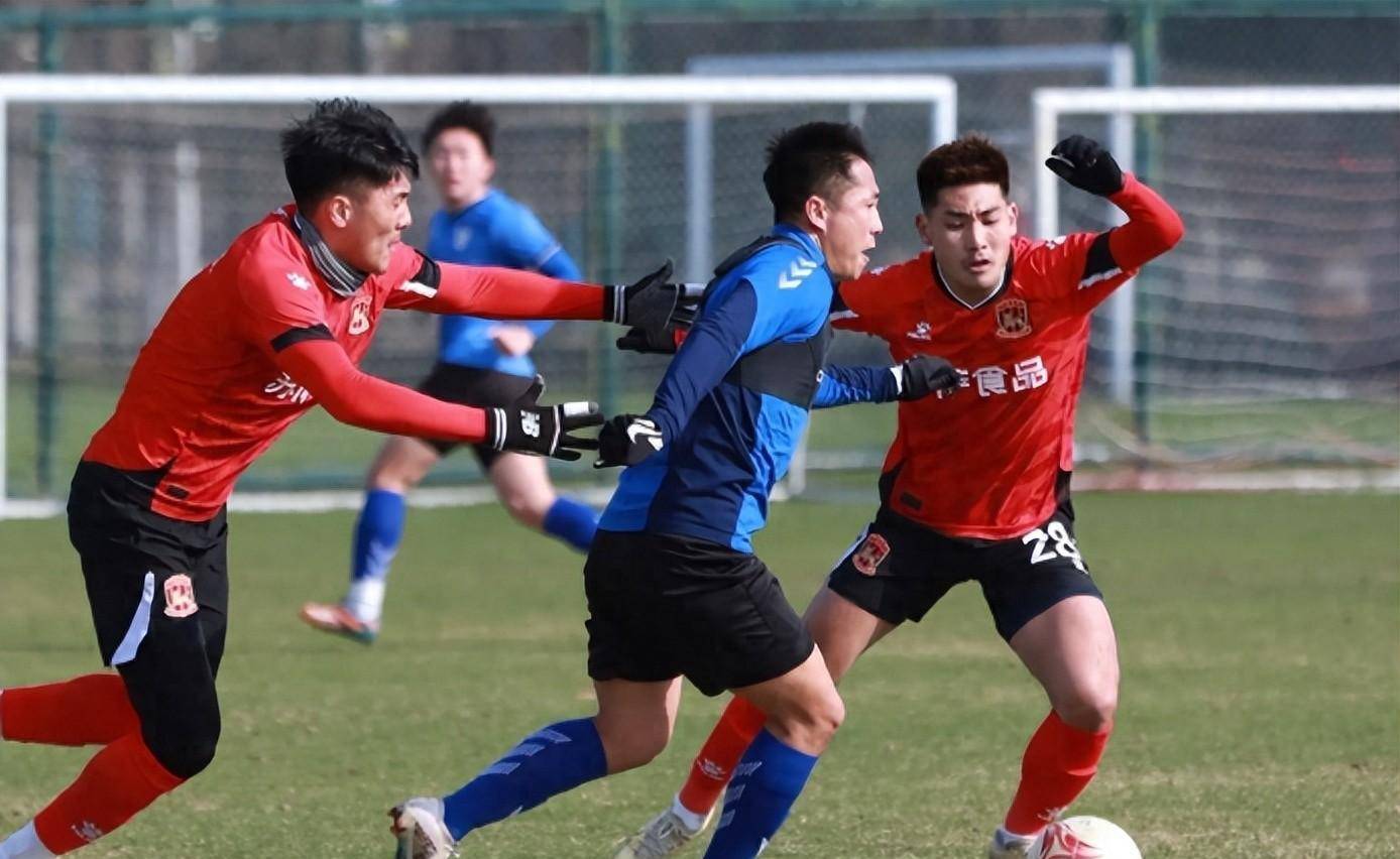 关于勇往直前，大连人和锁定冲超资格的信息