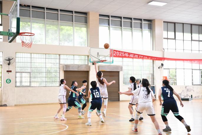 关于角逐之际热场异常，运动员们燃情拼搏的信息